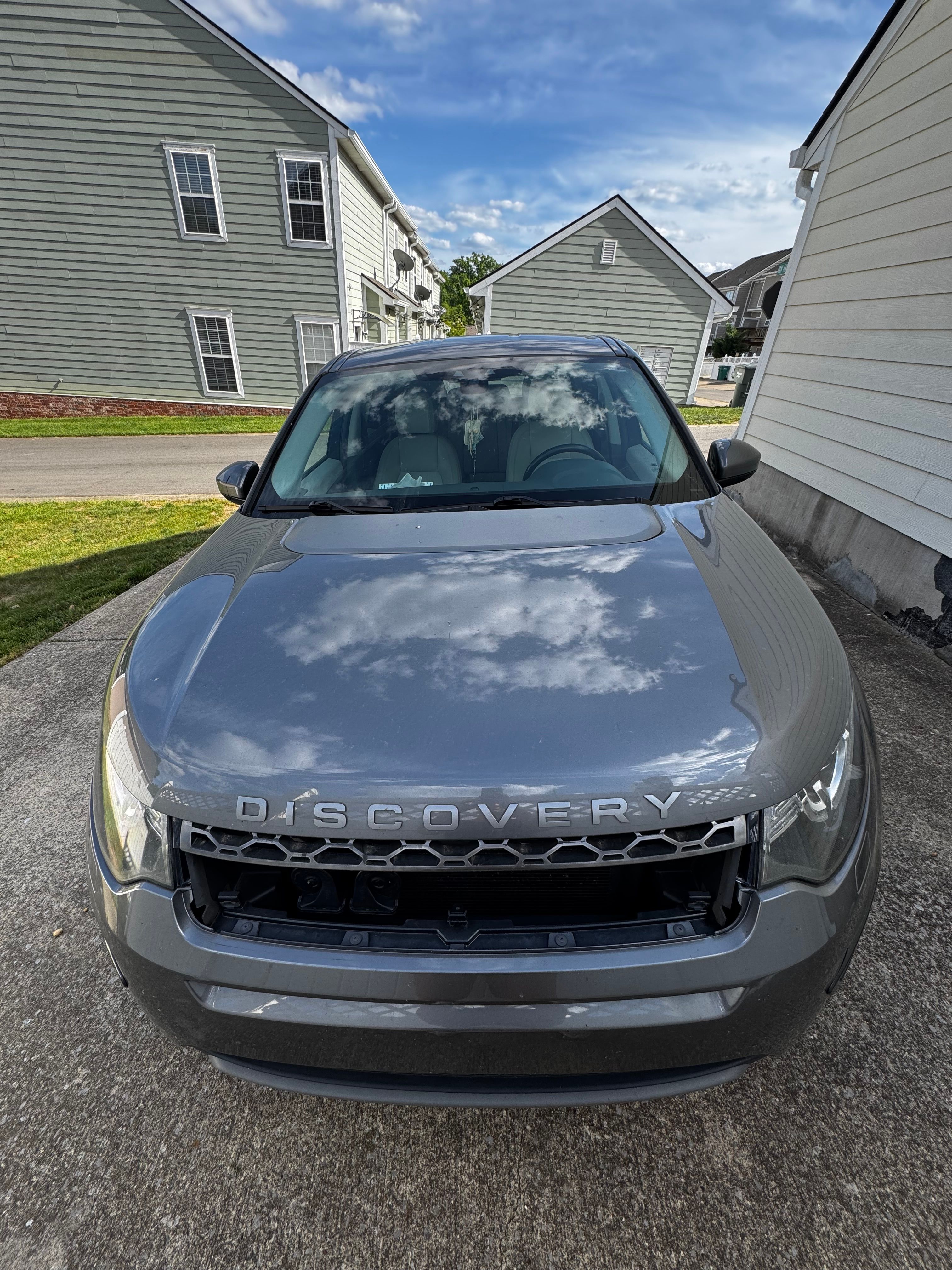 Used 2016 Land Rover Discovery Sport SE AWD/4WD image 2