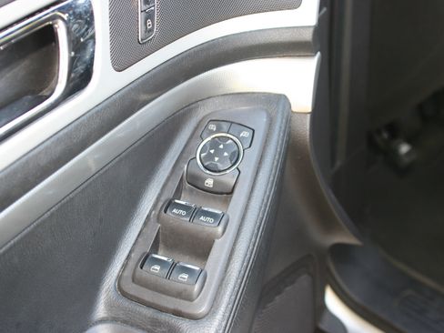 Used 2015 Ford Explorer XLT w/ Equipment Group 202A image 21