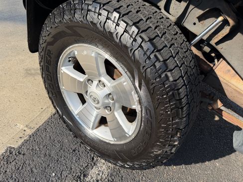 Used 2014 Toyota Tacoma 4x4 Double Cab w/ TRD Sport Package image 25