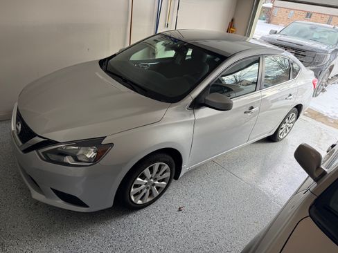 Used 2017 Nissan Sentra SV image 2