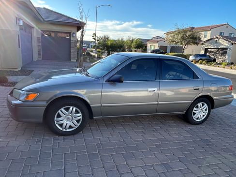 Used 2000 Toyota Camry LE image 1