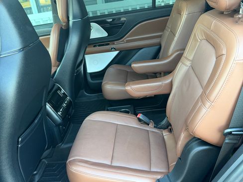 Used 2022 Lincoln Aviator Grand Touring w/ Equipment Group 301A AWD/4WD image 13