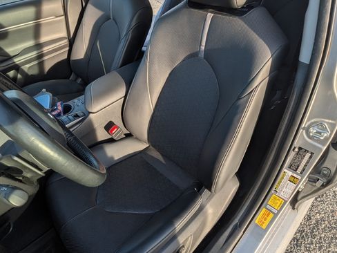 Used 2022 Toyota Camry XSE w/ Navigation Package image 8