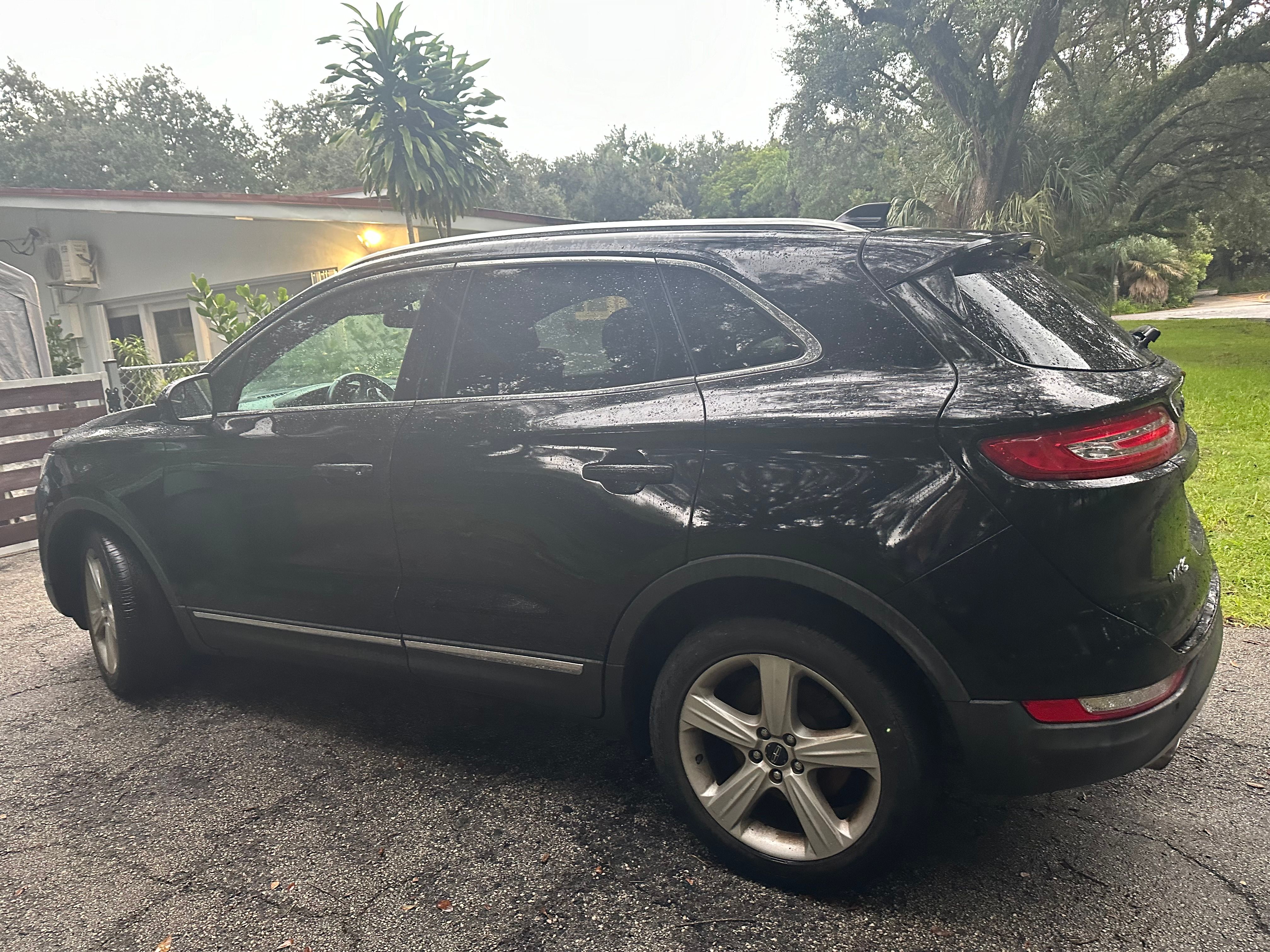 Used 2018 Lincoln MKC Premiere FWD image 1