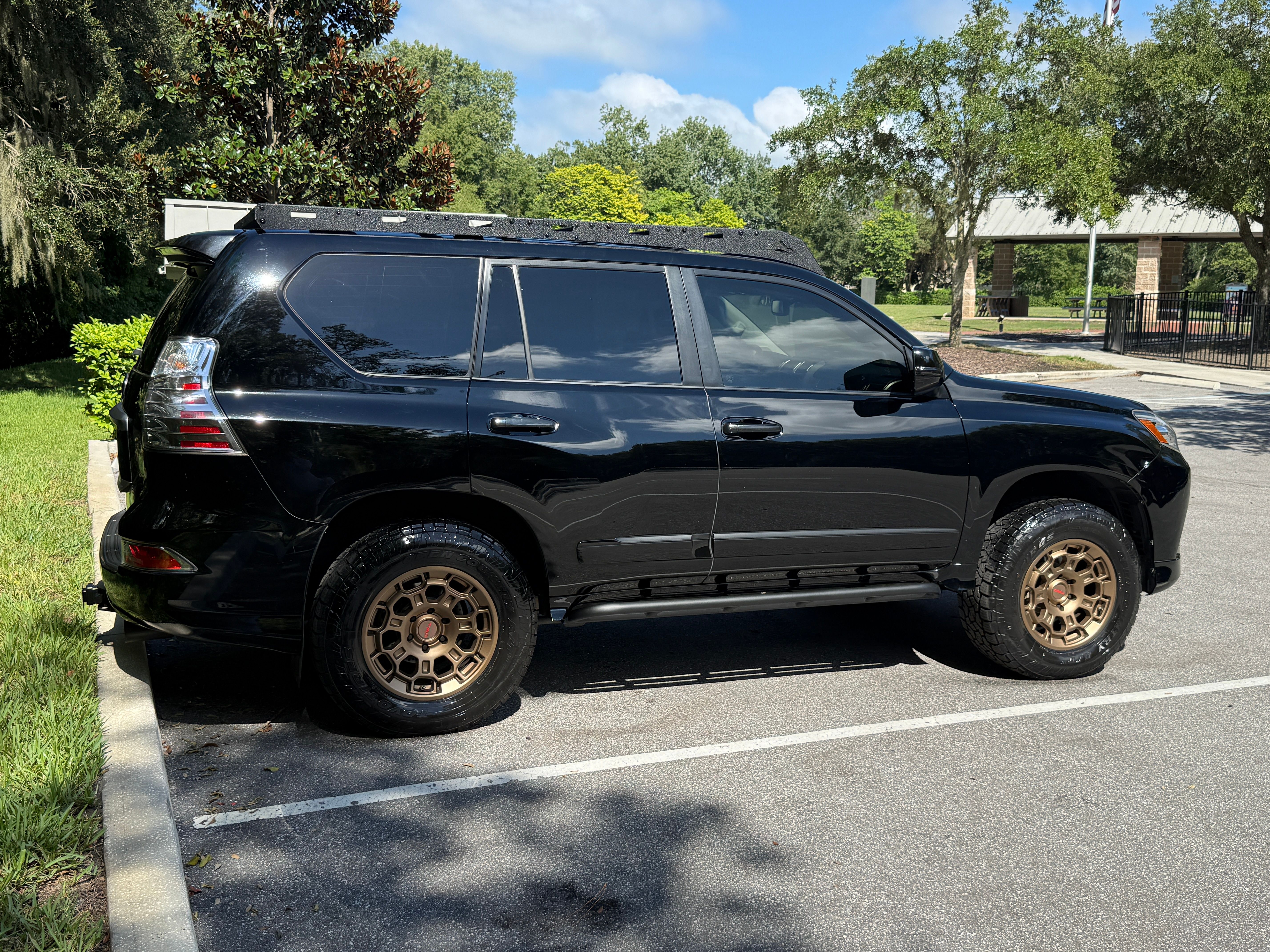 Used 2015 Lexus GX 460 w/ Premium Package AWD/4WD image 14