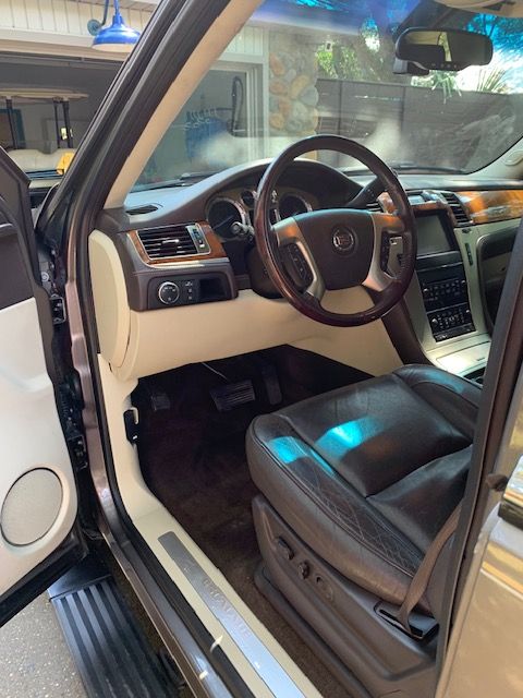 Used 2012 Cadillac Escalade Platinum AWD/4WD image 15