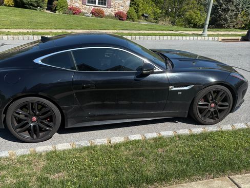 Used 2015 Jaguar F-TYPE R RWD image 4