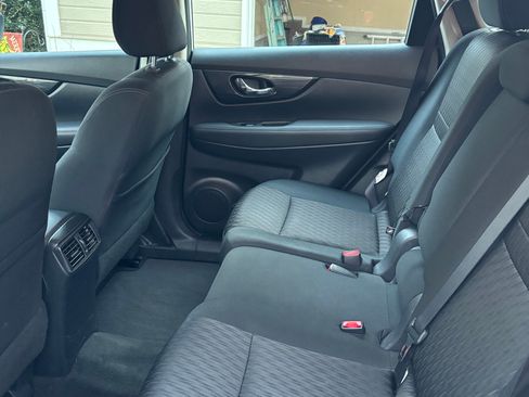 Used 2018 Nissan Rogue S image 12