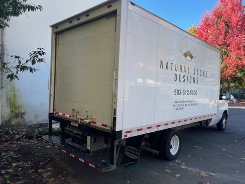 Used 2018 Ford E-350 and Econoline 350 Super Duty w/ Power Windows & Locks Group image 5