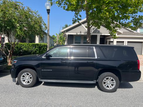 Used 2018 Chevrolet Suburban LT RWD image 5