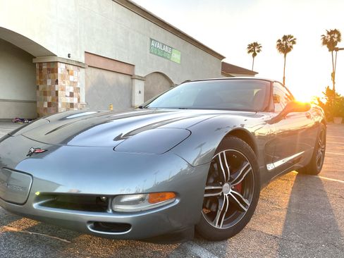 Used 2004 Chevrolet Corvette Coupe 2D w/ Preferred Equipment Group image 1
