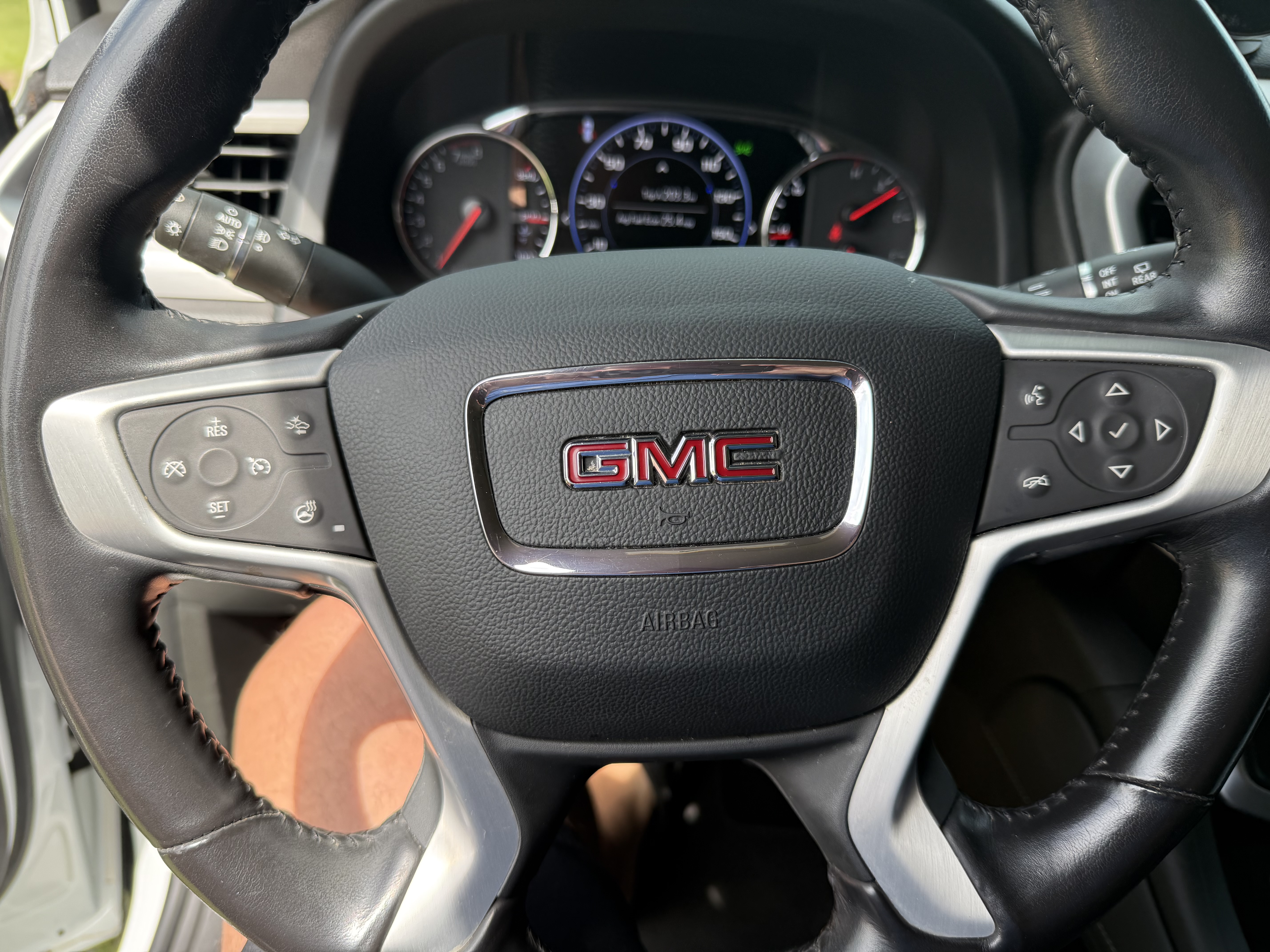 Used 2021 GMC Acadia SLT w/ Technology Package FWD image 15