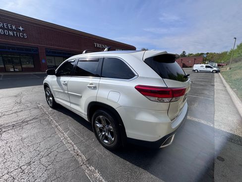 Used 2018 Toyota Highlander Limited Platinum AWD/4WD image 4