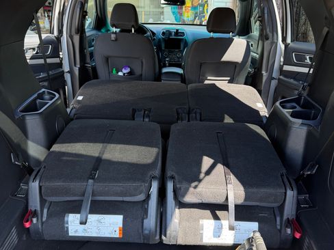 Used 2016 Ford Explorer XLT w/ Equipment Group 201A image 11