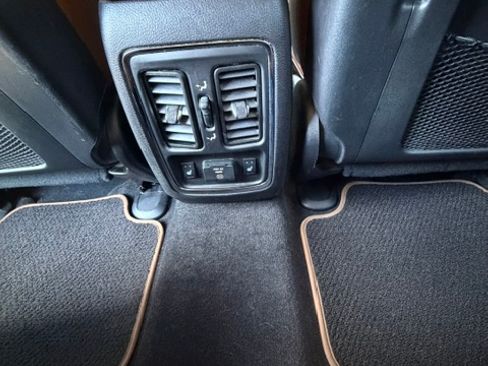 Used 2011 Jeep Grand Cherokee Overland Summit image 16