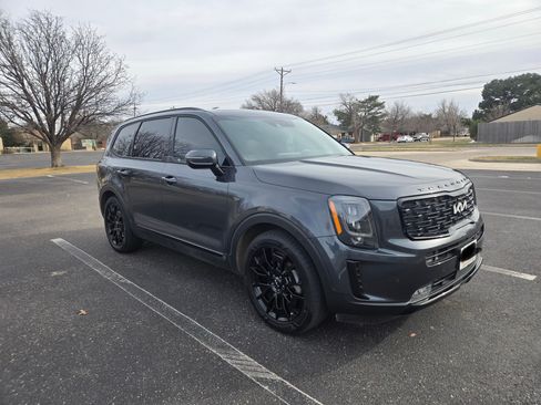 Used 2022 Kia Telluride SX w/ SX Prestige Package image 4