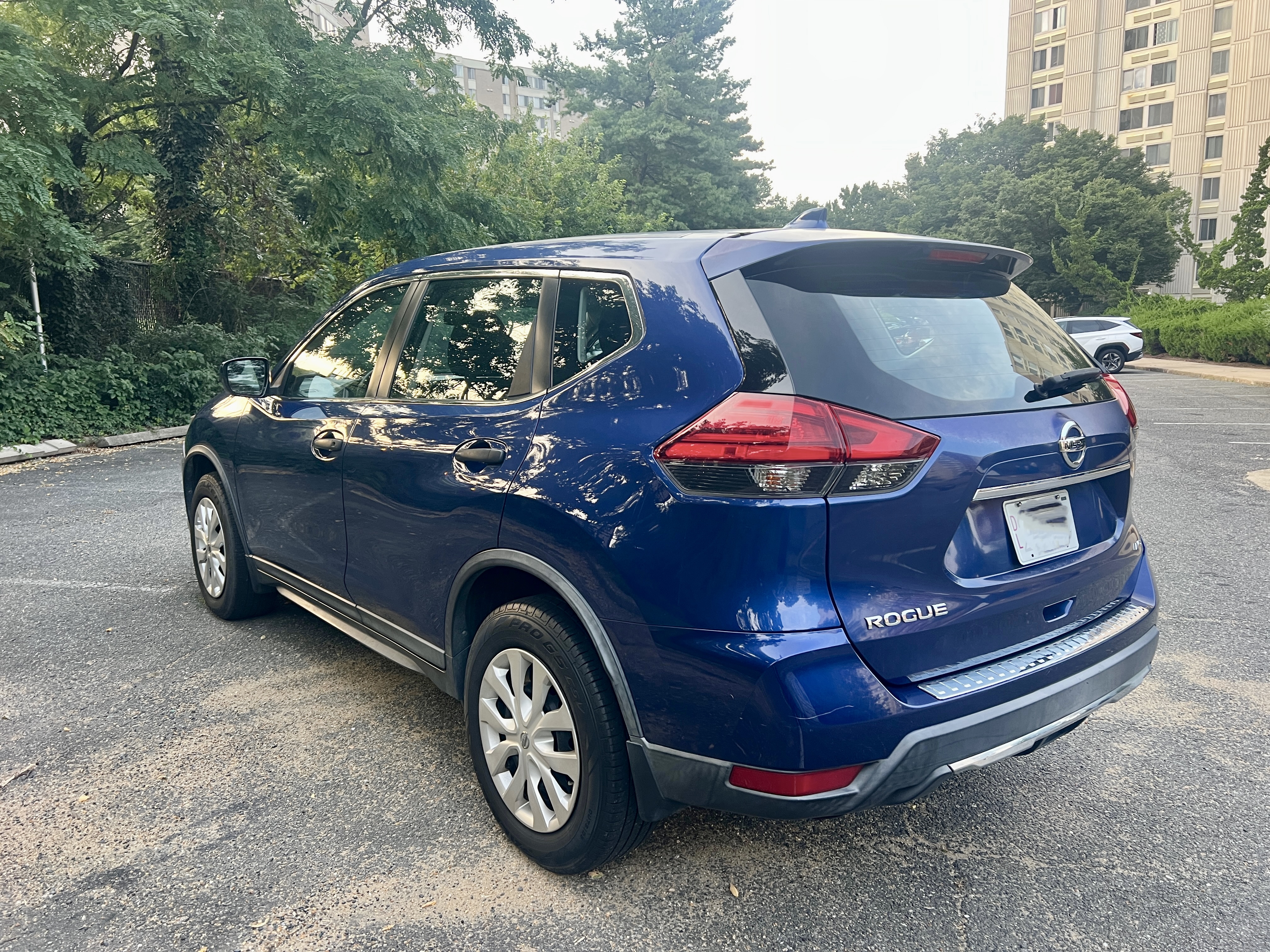 Used 2017 Nissan Rogue S AWD/4WD image 9