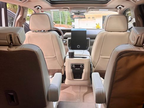 Used 2025 GMC Yukon XL Denali w/ Sun & Power Step Package RWD image 6