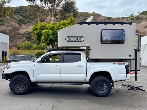 Used 2016 Toyota Tacoma TRD Off-Road AWD/4WD image 2