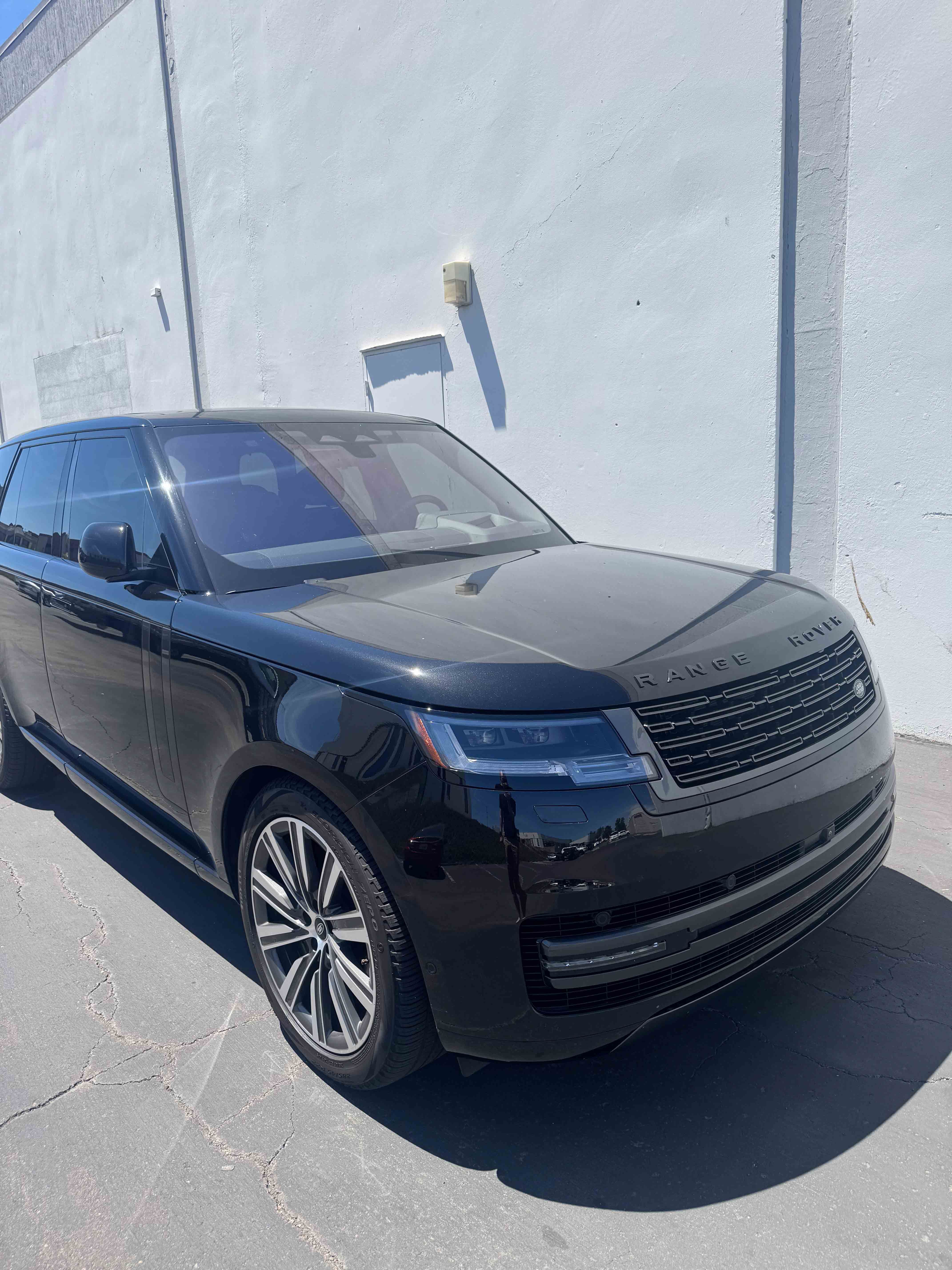 Used 2023 Land Rover Range Rover SE AWD/4WD image 1