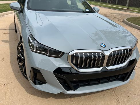 Used 2024 BMW 530i w/ M Sport Package RWD image 2