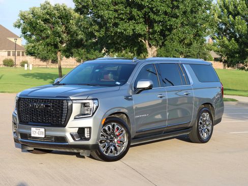 Used 2023 GMC Yukon XL Denali Ultimate w/ LPO, Floor Liner Package AWD/4WD image 2