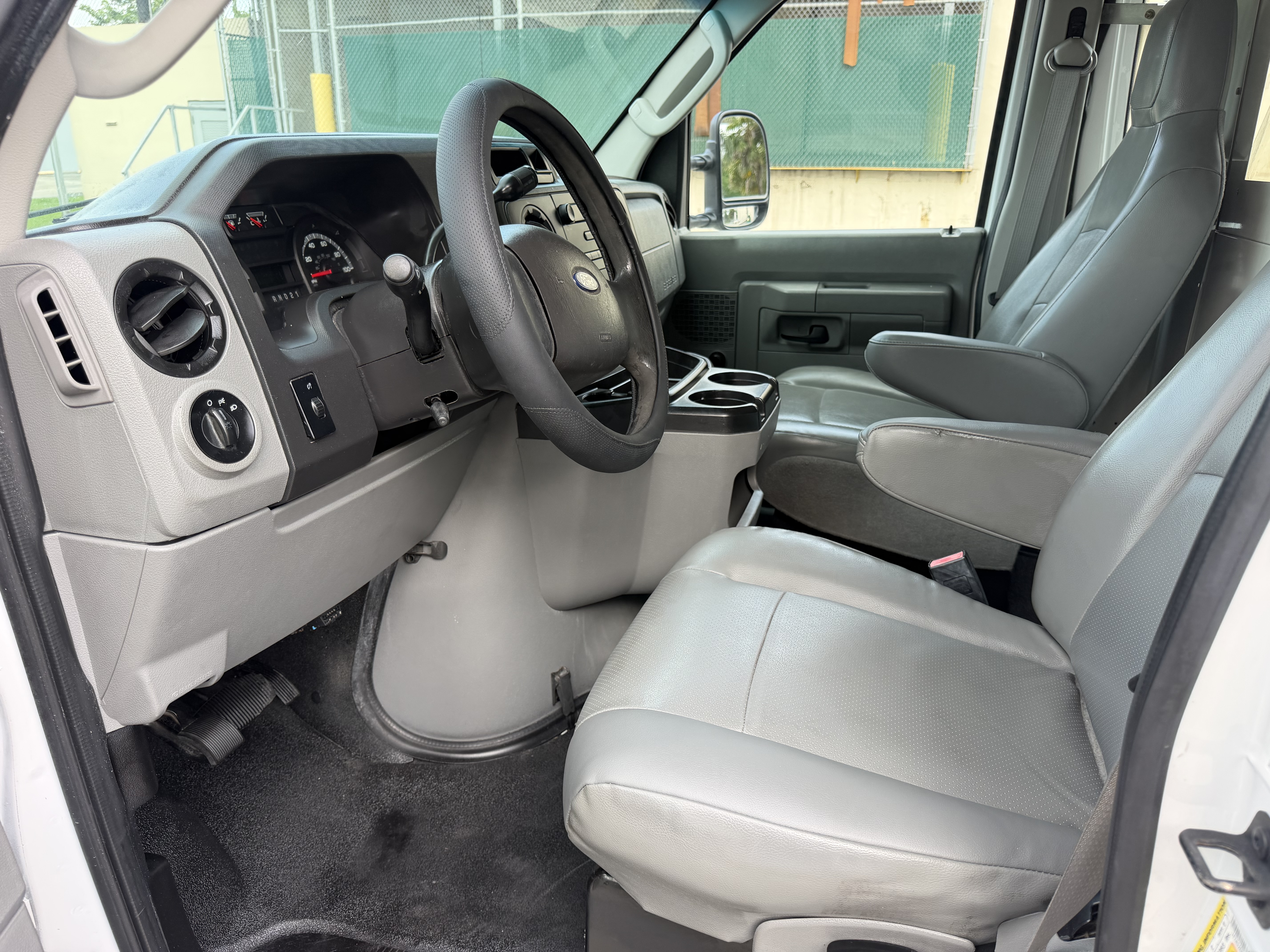 Used 2013 Ford E-250 and Econoline 250 Extended RWD image 13