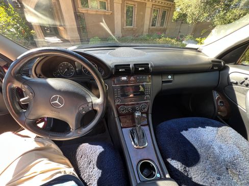 Used 2005 Mercedes-Benz C 320 Sedan image 10