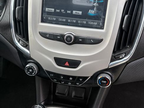 Used 2018 Chevrolet Cruze LS image 15