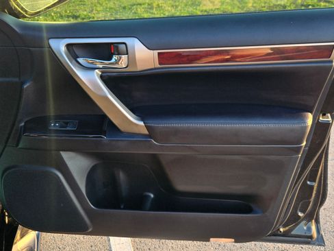 Used 2010 Lexus GX 460 image 12