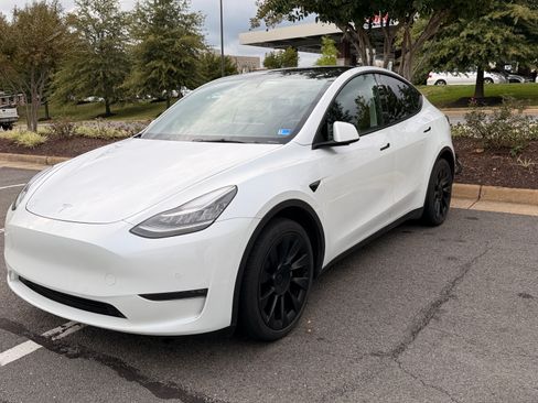 Used 2022 Tesla Model Y Long Range AWD/4WD image 5