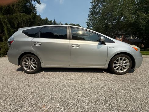 Used 2012 Toyota Prius V Five FWD image 6