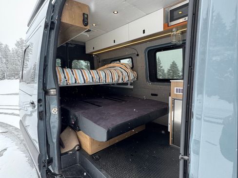 Used 2020 Mercedes-Benz Sprinter 2500 image 10