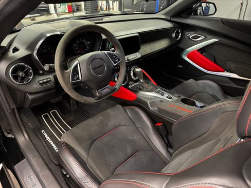 Used 2021 Chevrolet Camaro ZL1 RWD image 8