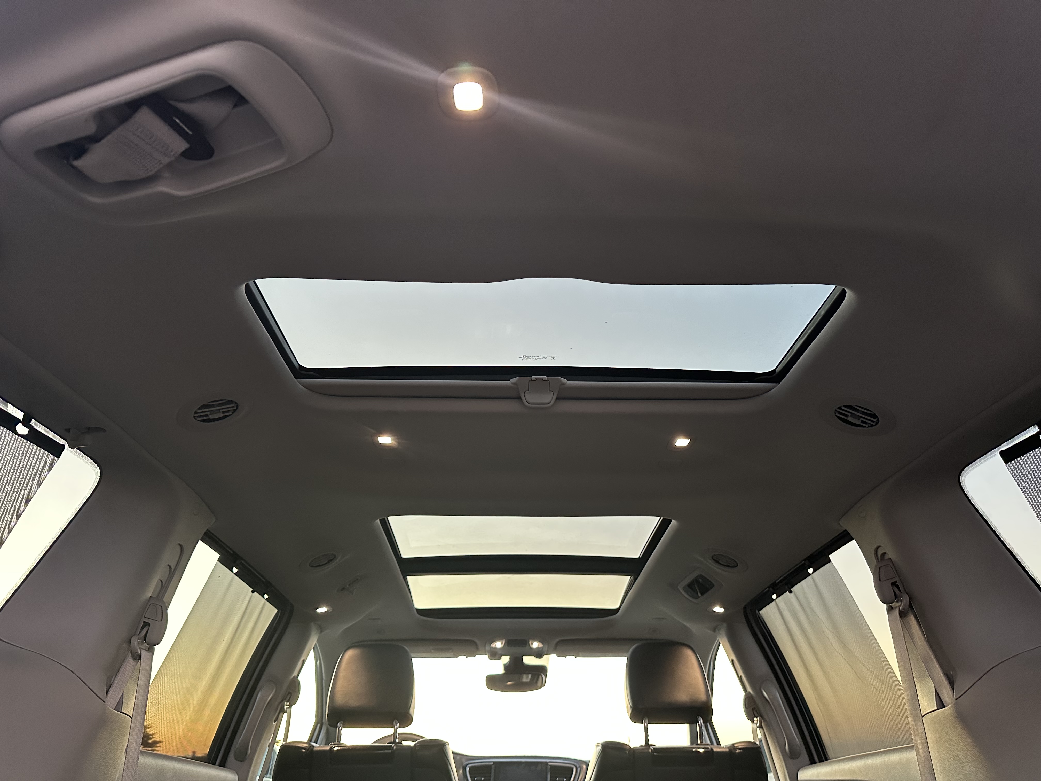 Used 2018 Chrysler Pacifica Limited w/ Advanced Safetytec Group FWD image 12