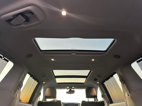Used 2018 Chrysler Pacifica Limited w/ Advanced Safetytec Group FWD image 12