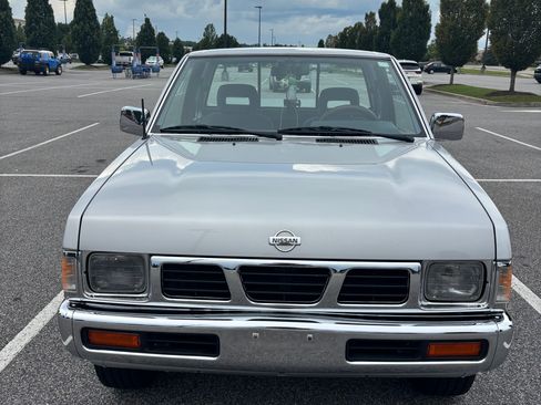 Used 1993 Nissan Pickup SE RWD image 4