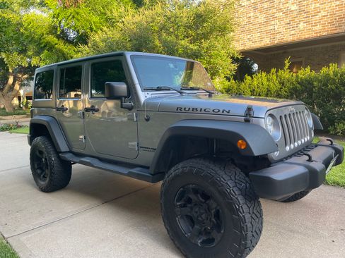 Used 2018 Jeep Wrangler Unlimited Rubicon w/ Connectivity Group AWD/4WD image 4