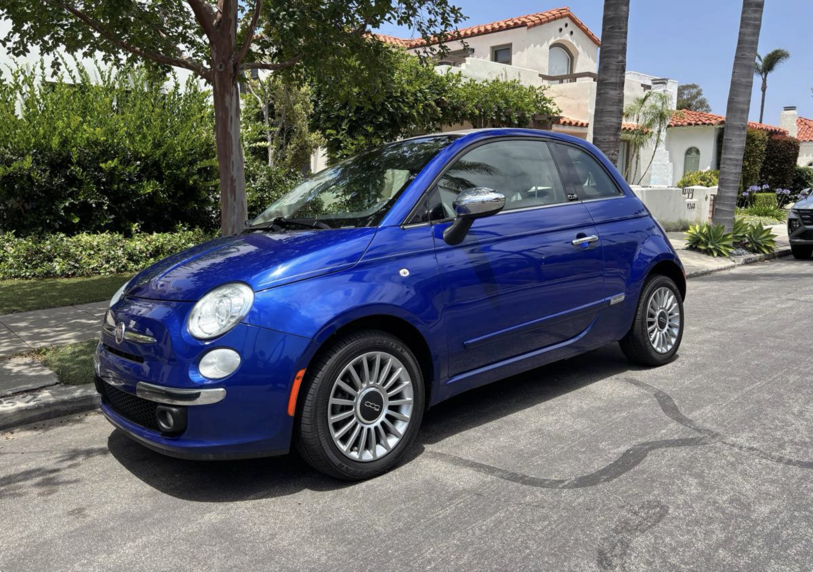 Used 2012 FIAT 500 Lounge w/ Luxury Leather Pkg FWD image 2