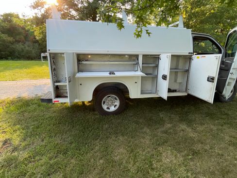 Used 2011 Chevrolet Express 3500 RWD image 4