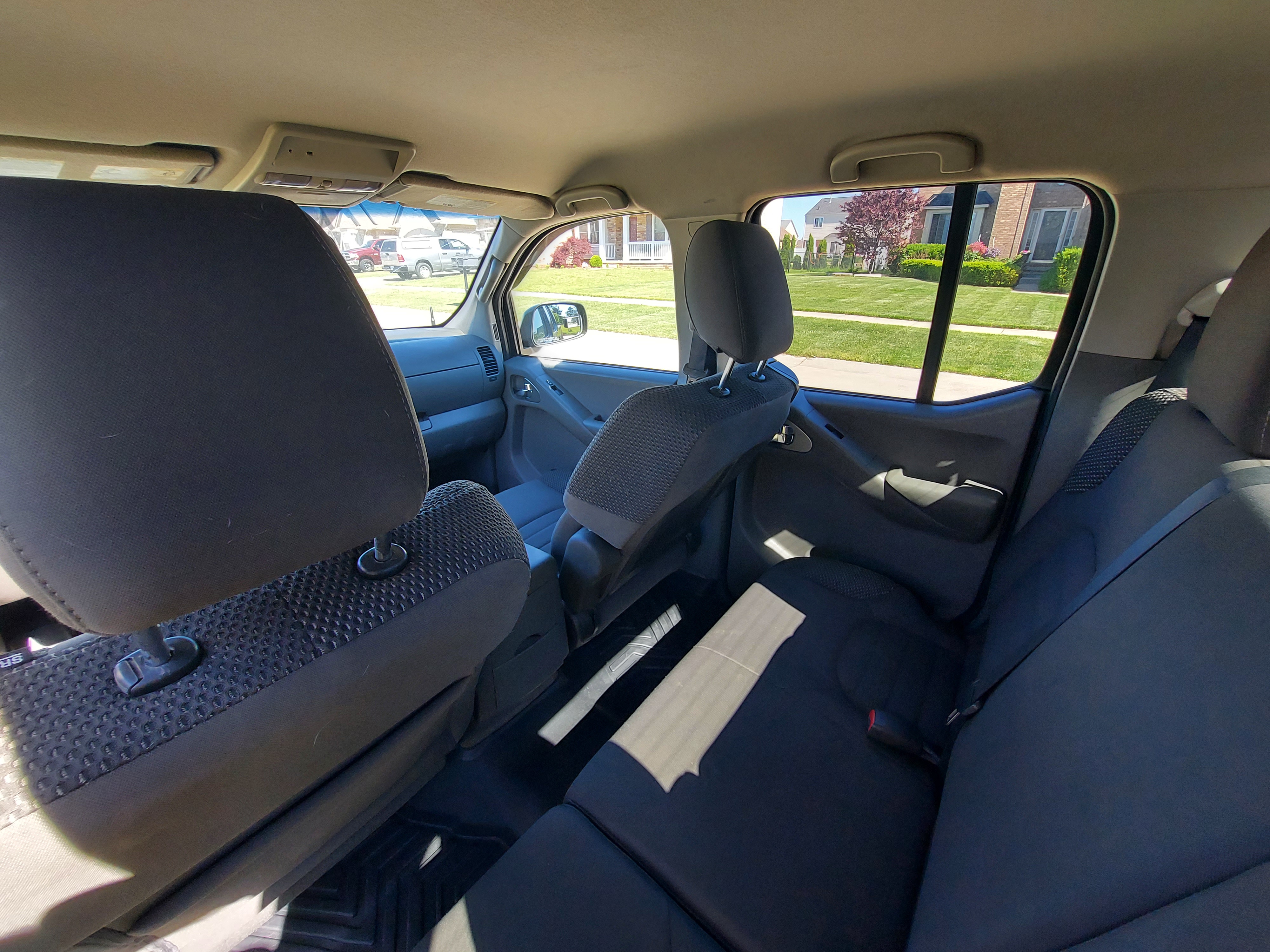 Used 2012 Nissan Frontier SV w/ Sport Appearance Pkg AWD/4WD image 12