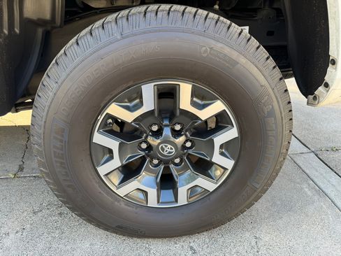 Used 2018 Toyota Tacoma SR5 image 24