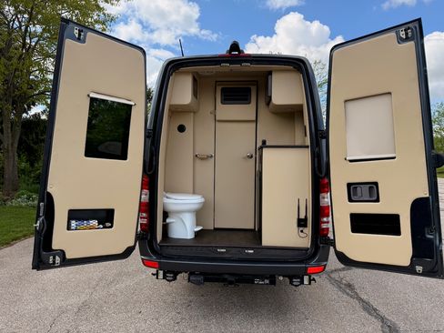 Used 2017 Mercedes-Benz Sprinter 3500 image 23