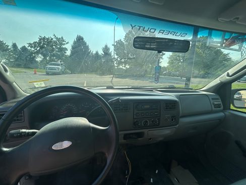 Used 2003 Ford F250 XL RWD image 6