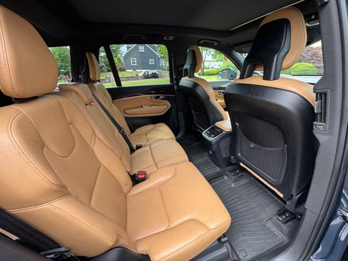 Used 2018 Volvo XC90 T6 Momentum w/ Convenience Package AWD/4WD image 6