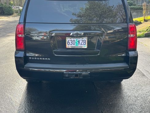 Used 2018 Chevrolet Suburban LT image 6