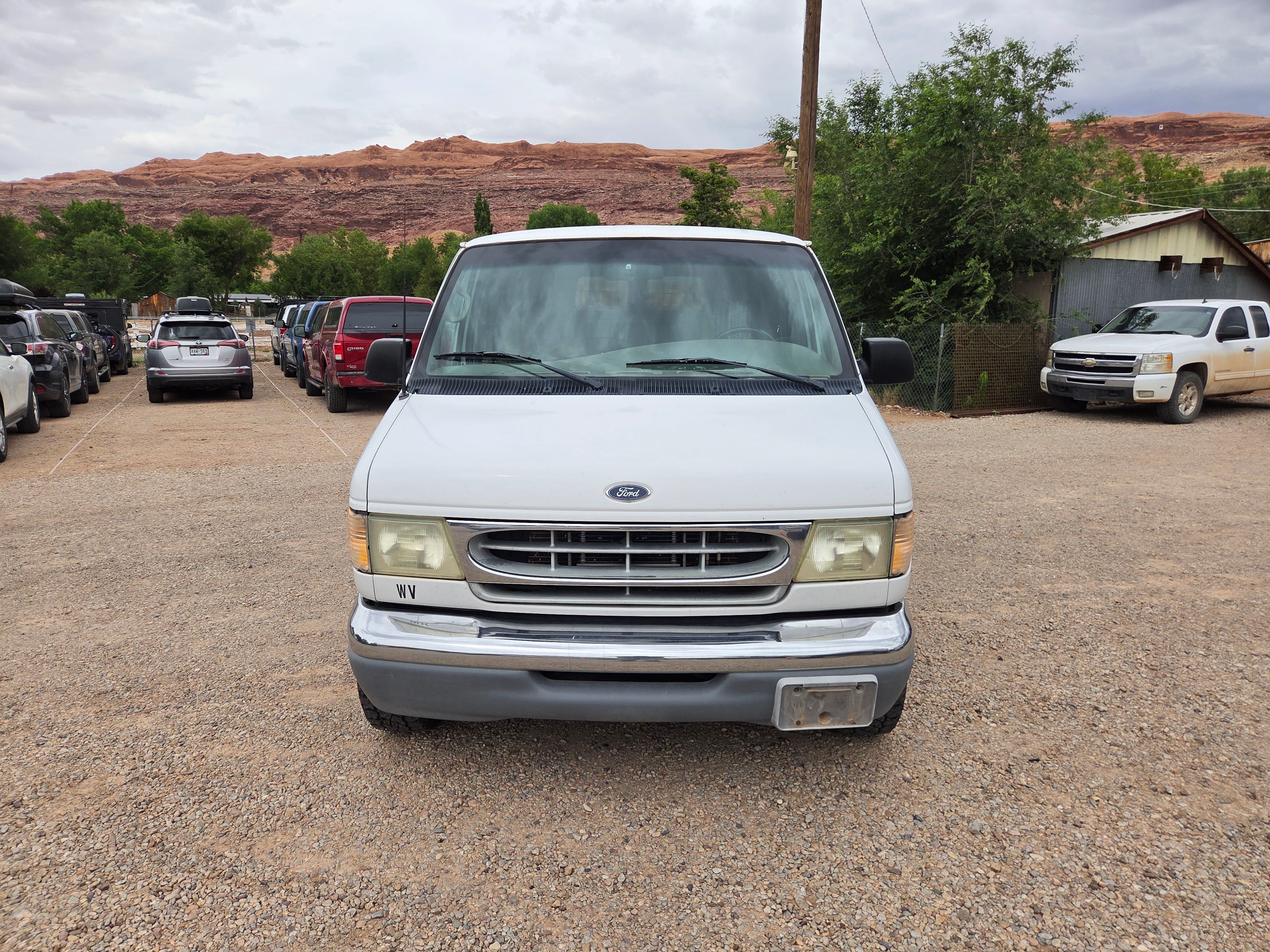 Used 2002 Ford E-350 and Econoline 350 Club Wagon RWD image 6