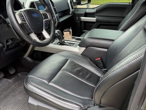 Used 2019 Ford F150 Lariat image 12