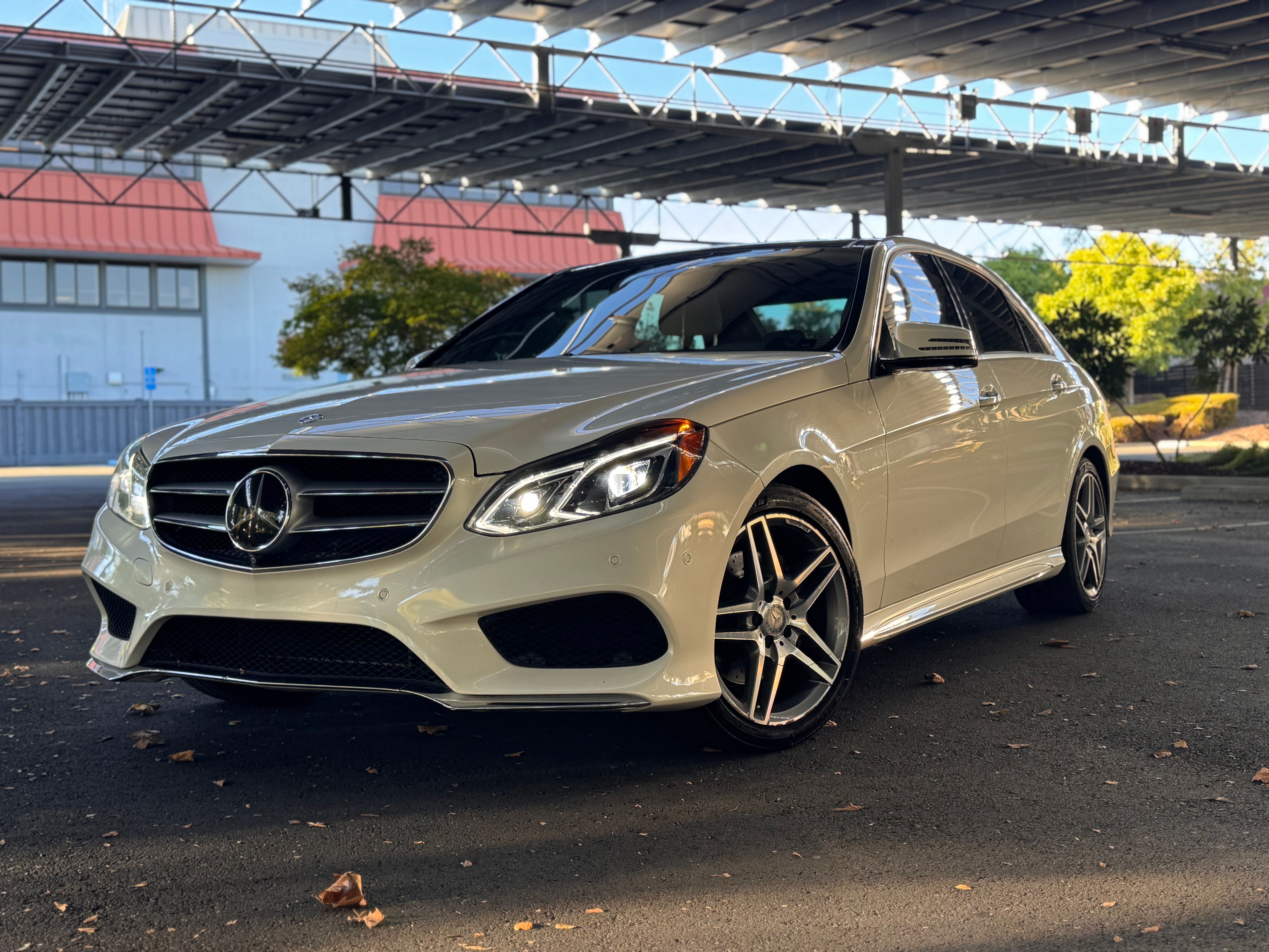 Used 2014 Mercedes-Benz E 350 Sedan image 4