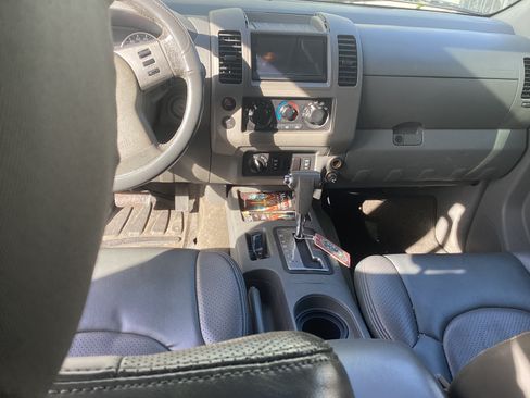 Used 2006 Nissan Frontier LE w/ (X01) Leather Pkg image 7